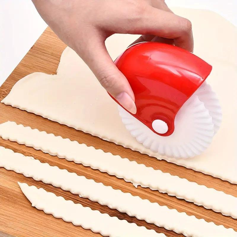 أداة تقطيع البيتزا والمعجنات ل - مراجعة Kitchen Roller Baking وسعره