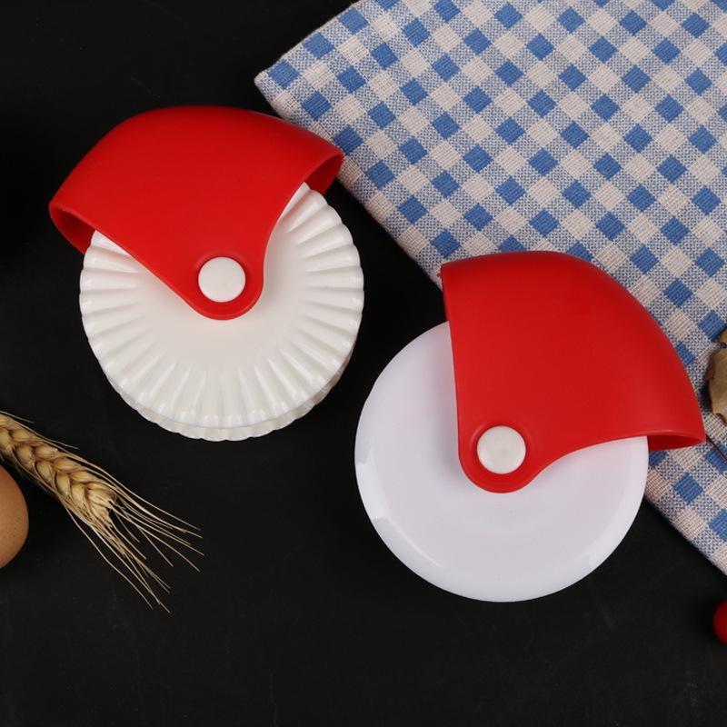 أداة تقطيع البيتزا والمعجنات ل - مراجعة Kitchen Roller Baking وسعره